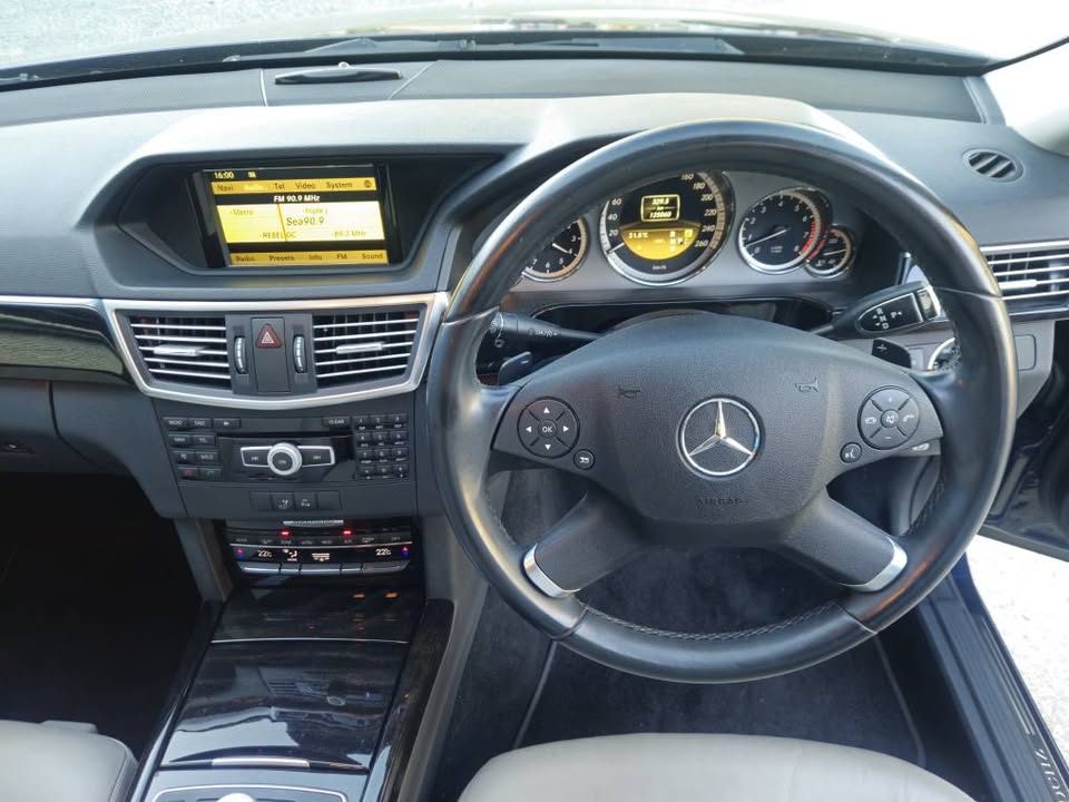 2013 Mercedes-Benz e350 avant-garde luxury low kms 10.jpg